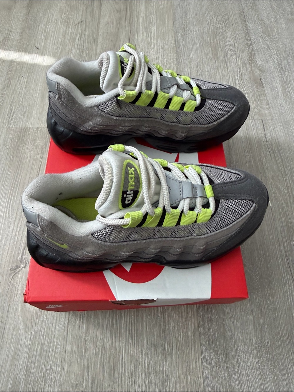 Nike Air Max 95 Kids Sz 13c Black Neon Yellow - Picture 2 of 7